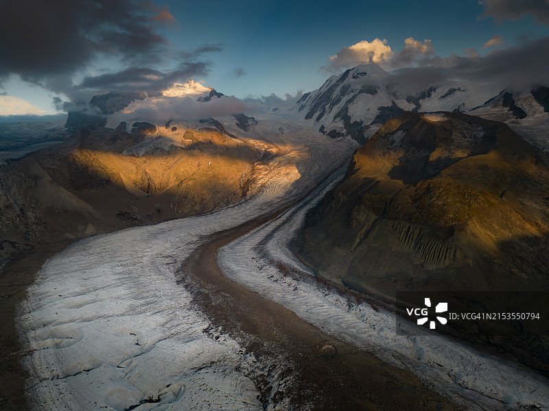 瑞士采尔马特：戈尔内格拉特铁路沿线的戈尔内冰川图片素材