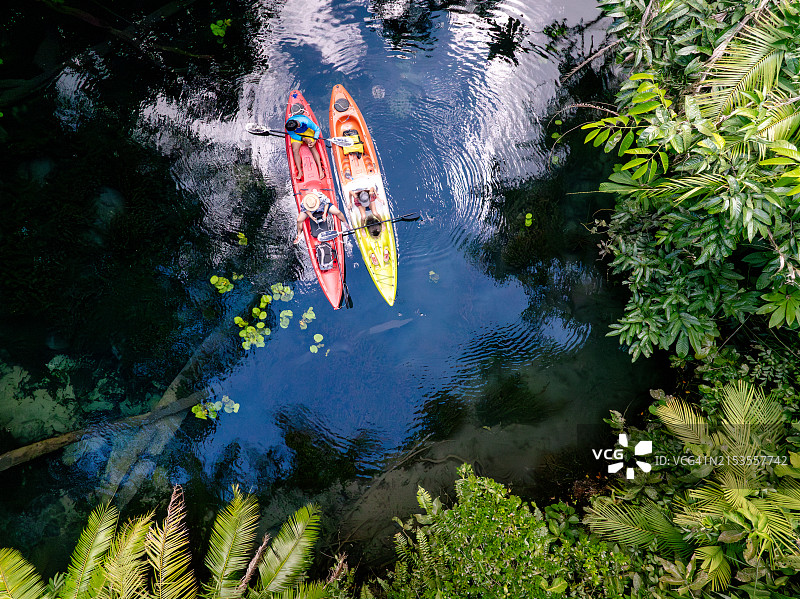 雨林皮划艇探险图片素材