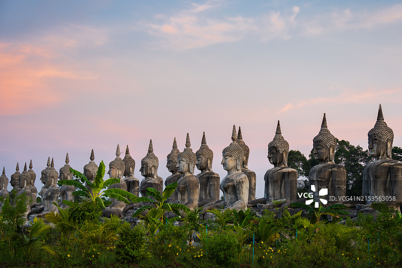 泰国洛坤府的佛像公园图片素材