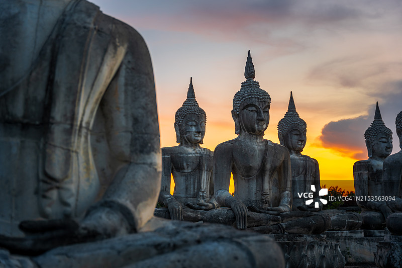 泰国洛坤府的佛像公园图片素材