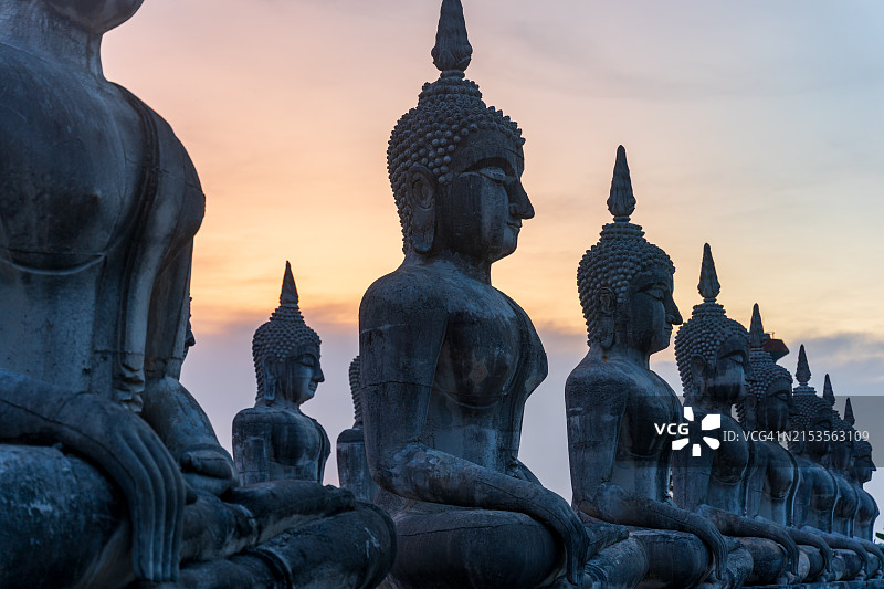 泰国洛坤府的佛像公园图片素材