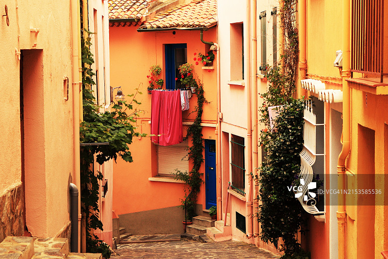 欧洲南部法国村庄科利尤尔的典型街道图片素材