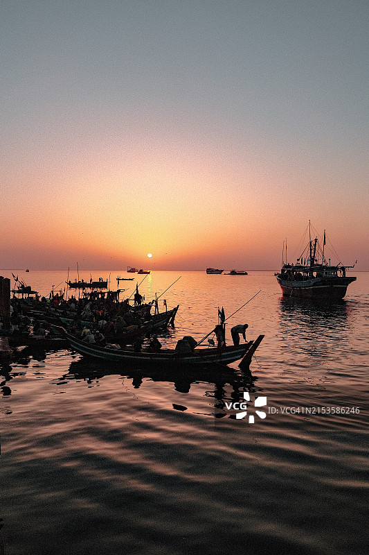 卡拉奇-巴基斯坦的易卜拉欣·海德里渔村图片素材