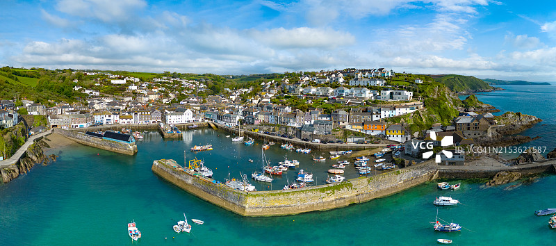 英国康沃尔郡梅瓦吉西渔村航拍图片素材
