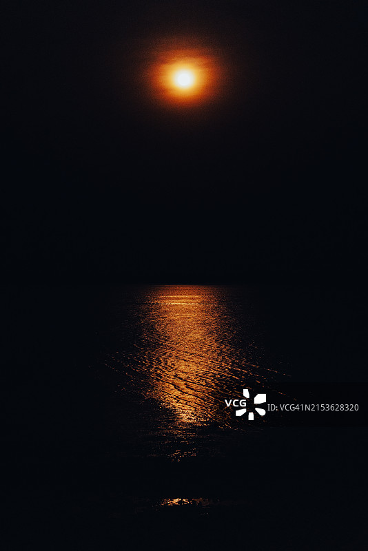 澳大利亚西澳大利亚州布鲁姆罗巴克湾的月升景象图片素材