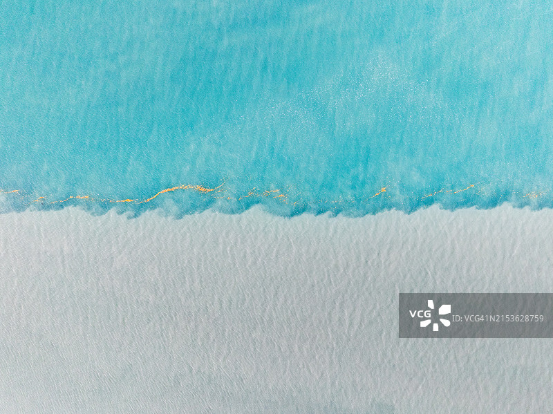 无人机视角下的印度洋水流汇合，澳大利亚西澳大利亚州金伯利地区图片素材