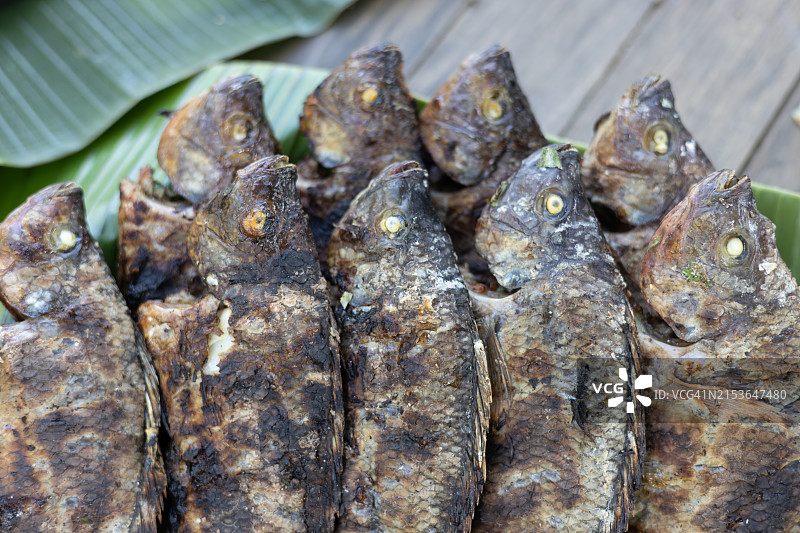 烤罗非鱼，菲律宾中央吕宋岛打拉省，东南亚图片素材