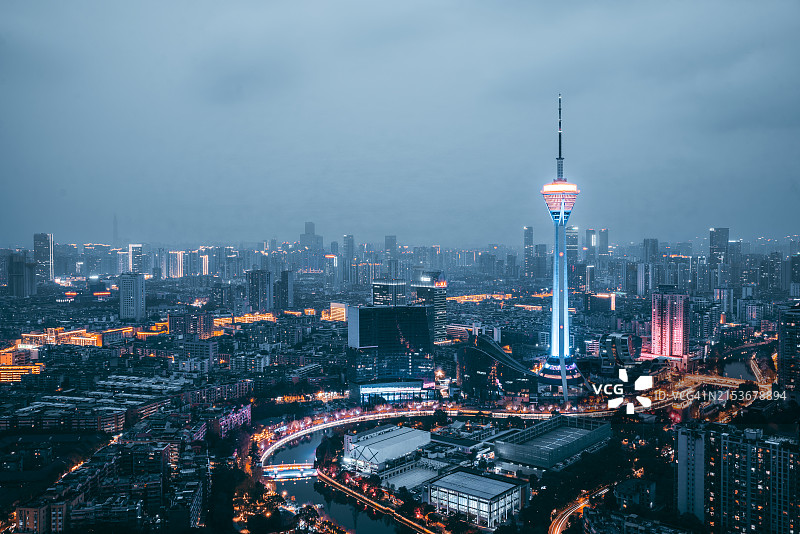 成都夜晚的繁华都市风光图片素材