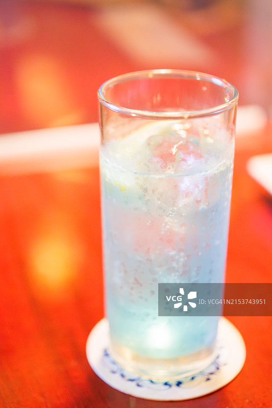 原创鸡尾酒“阿卡岛蓝色”图片素材