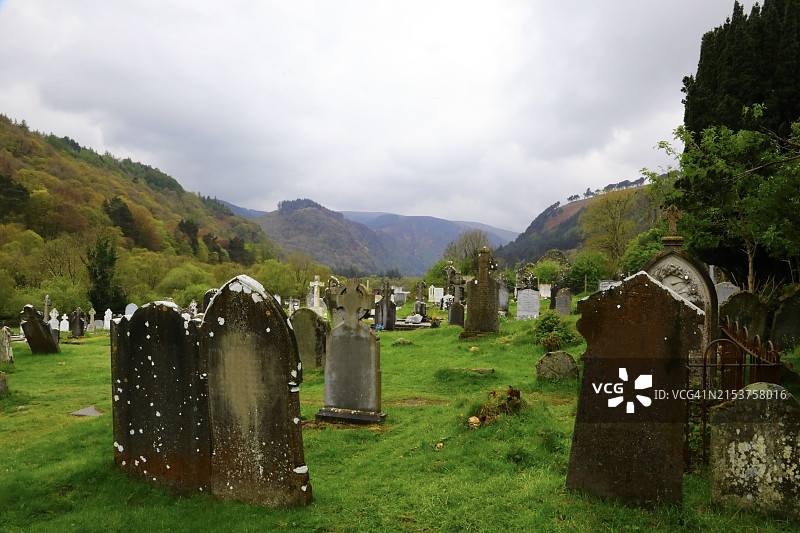 格兰达洛修道院遗址的墓地图片素材