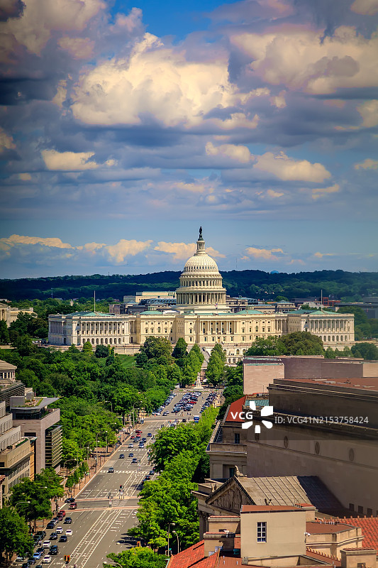 美国华盛顿宾夕法尼亚大道上的国会大厦鸟瞰图图片素材