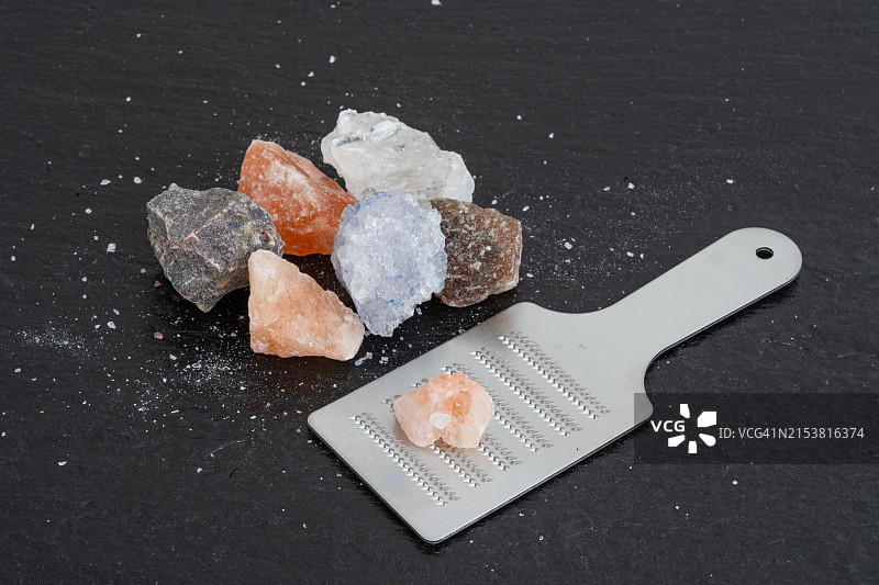 盐磨和精选盐岩图片素材