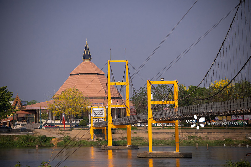 泰国达府滨河拉达那哥欣二百周年纪念桥图片素材