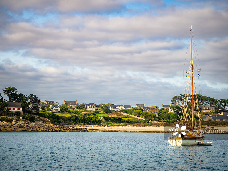 法国布列塔尼巴兹岛日落时分的海岸线景观图片素材