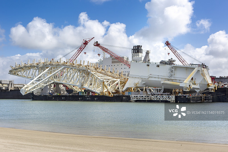 开拓精神：世界最大船只——鹿特丹港图片素材