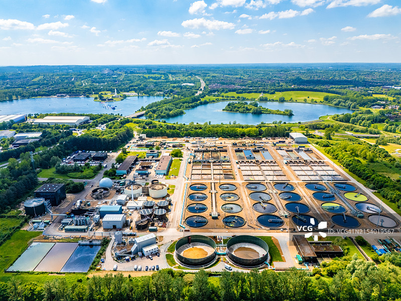 现代污水处理厂净化池航拍照片图片素材