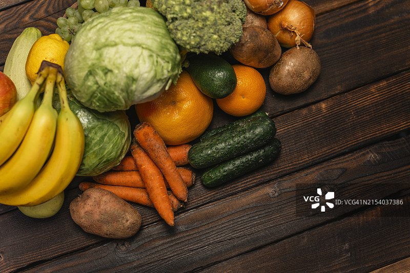 餐桌上的水果和蔬菜图片素材