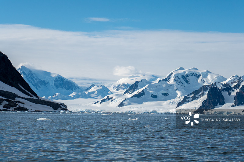 在南极斯托宁顿岛划皮划艇图片素材