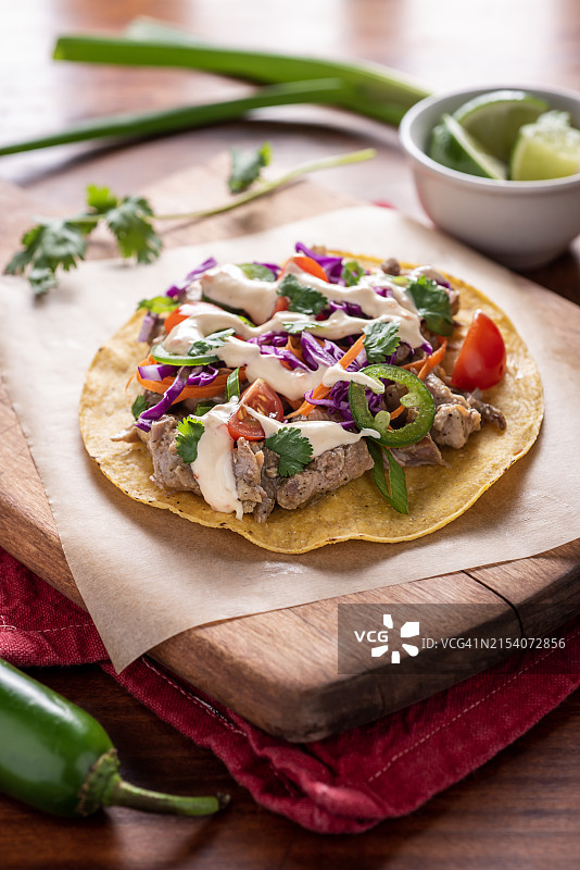 烤猪肉玉米饼图片素材