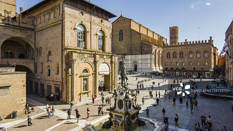博洛尼亚海神广场眺望马焦雷广场图片素材