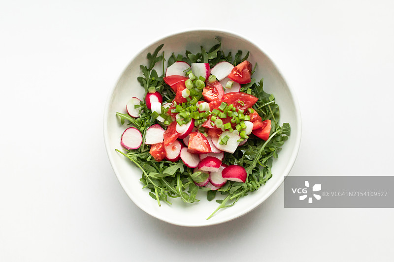 沙拉碗：芝麻菜、小萝卜、圣女果图片素材