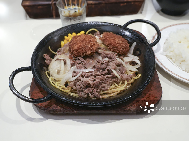 意面炒牛肉猪肉片图片素材