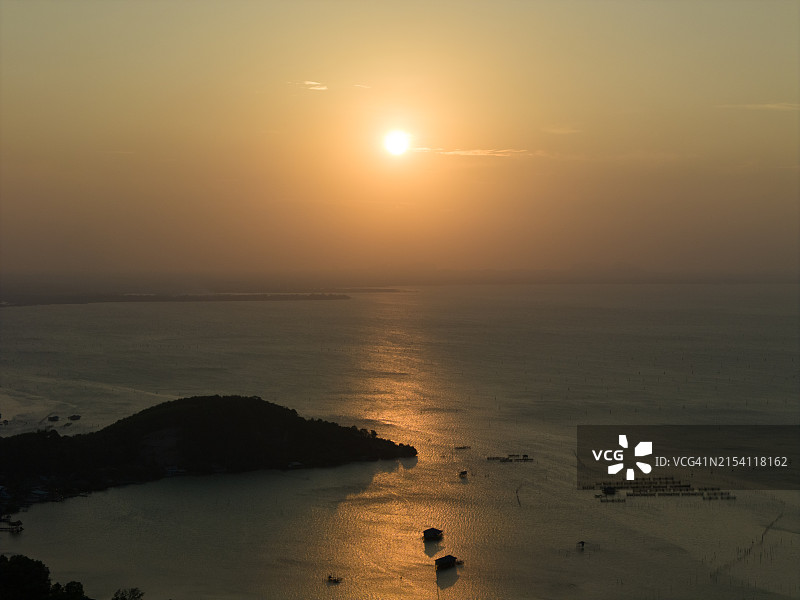 航拍海面日落图片素材
