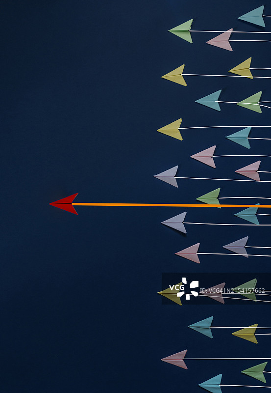 领导力概念、竞争、商业和概念、不同的想法图片素材