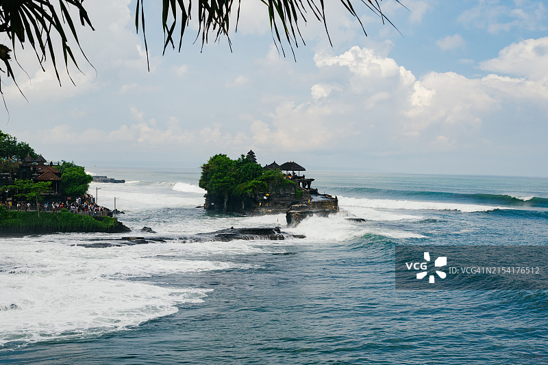 海神庙：巴厘岛的旅游标志，巴厘岛著名的旅游景点图片素材