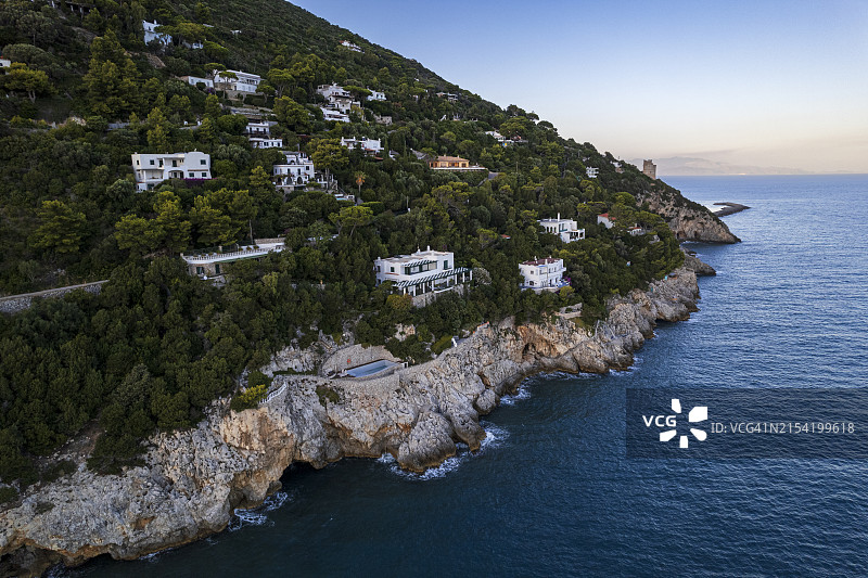 意大利海边豪华别墅鸟瞰图图片素材