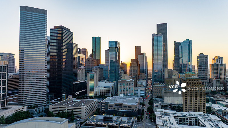 日落时分美国德克萨斯州休斯顿市中心鸟瞰图图片素材