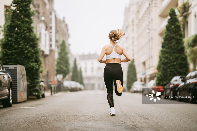 清晨慢跑图片素材