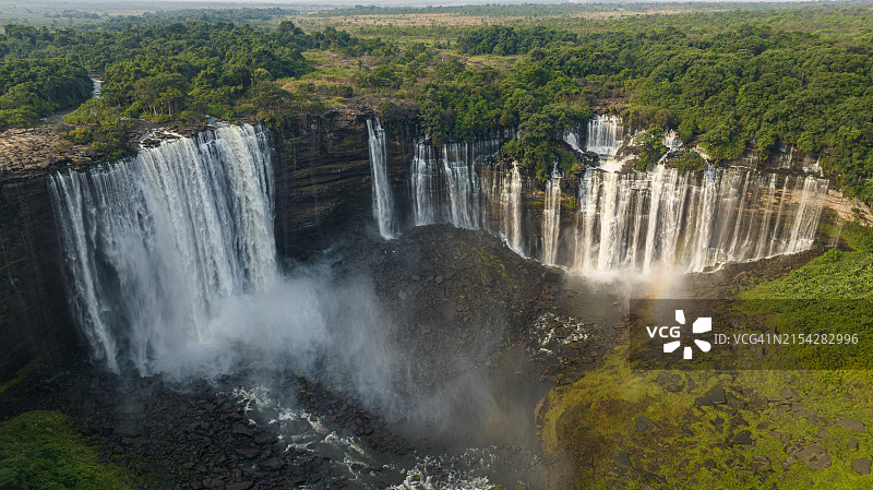 非洲第三高瀑布，卡兰杜拉瀑布，安哥拉马兰热鸟瞰图片素材