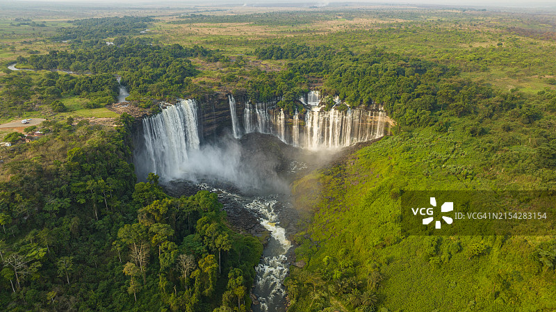 非洲第三高瀑布，卡兰杜拉瀑布，安哥拉马兰热鸟瞰图片素材