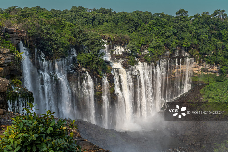 非洲第三高瀑布，卡兰杜拉瀑布，安哥拉马兰热鸟瞰图片素材