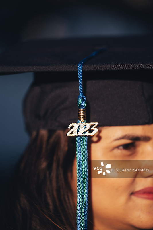 戴着方帽的女人的特写，美国得克萨斯州科珀斯克里斯蒂图片素材