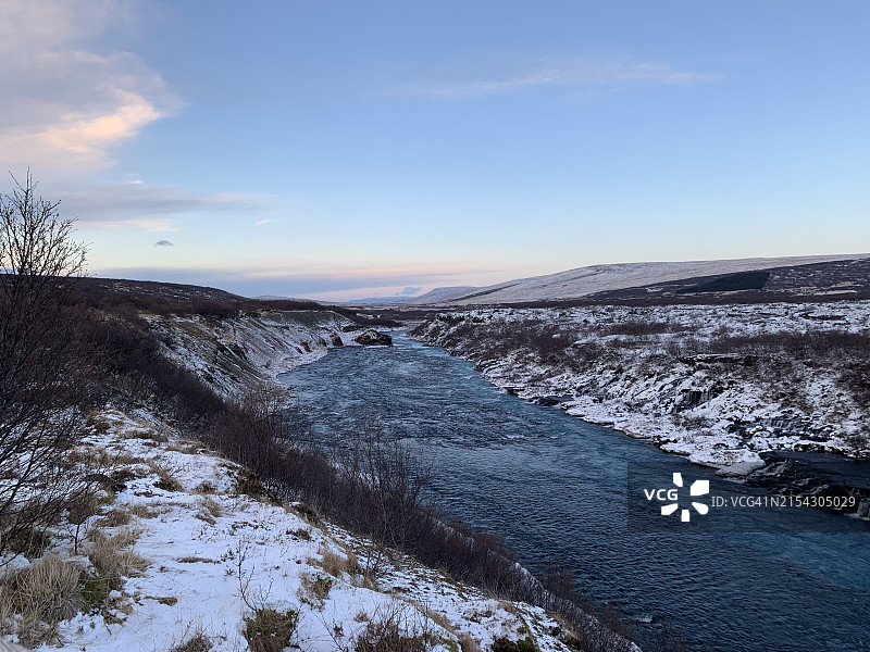 冰岛西部区雷克霍特日落雪山风光图片素材