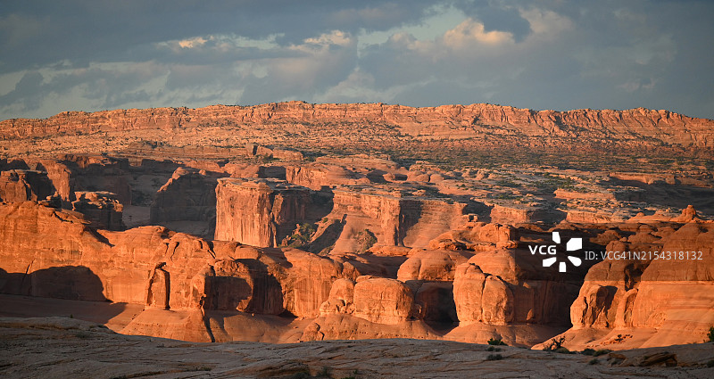 美国犹他州汤普森岩层景观图片素材