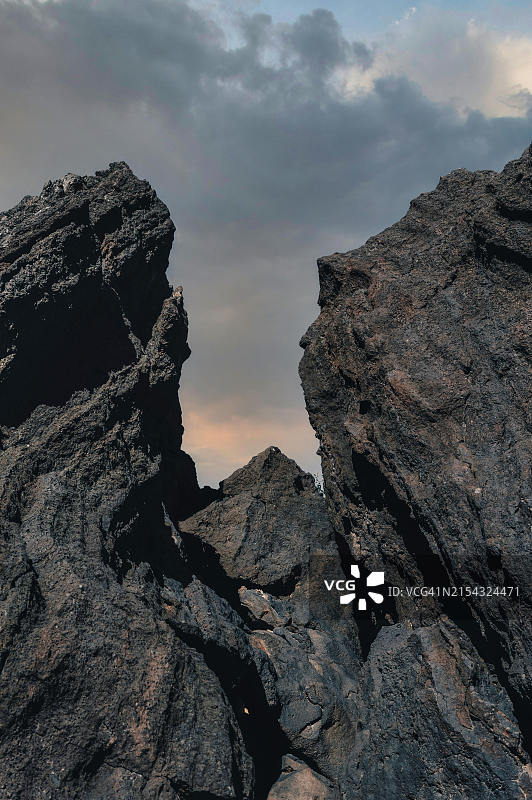 美国岩石仰视角度景观图片素材