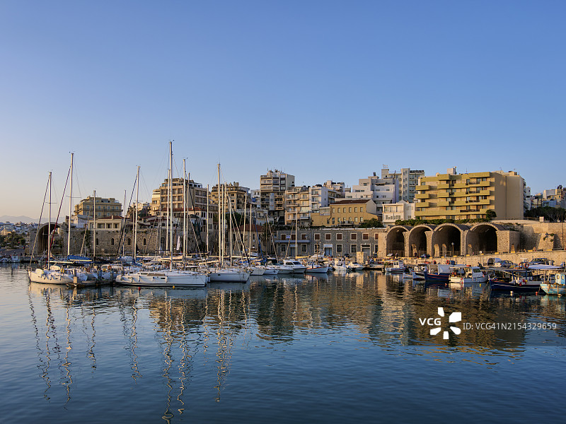 伊拉克利翁老港口的威尼斯造船厂日出，希腊克里特岛图片素材