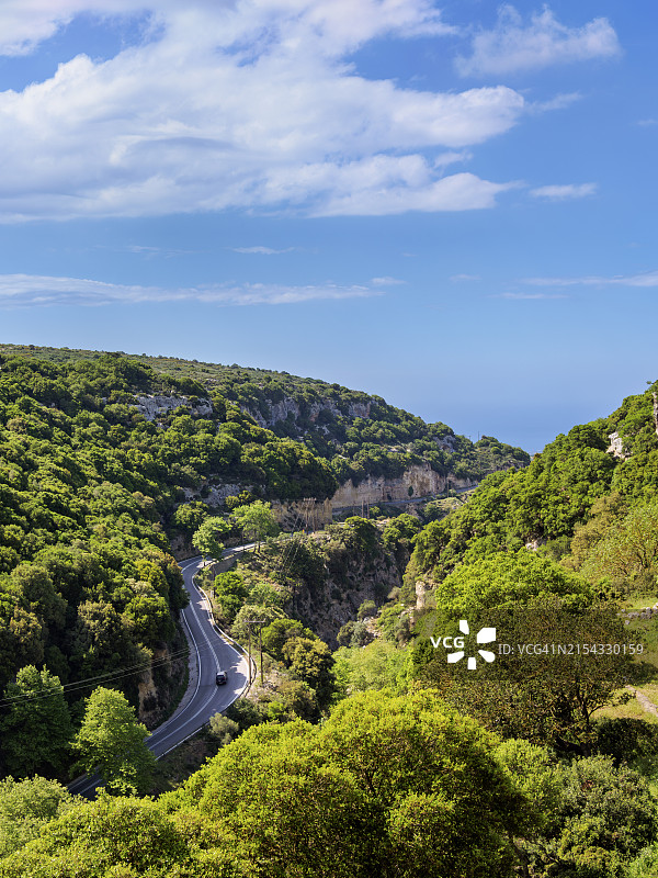 通往阿卡迪修道院的道路，高角度景观，雷西姆诺地区，克里特岛，希腊，欧洲图片素材