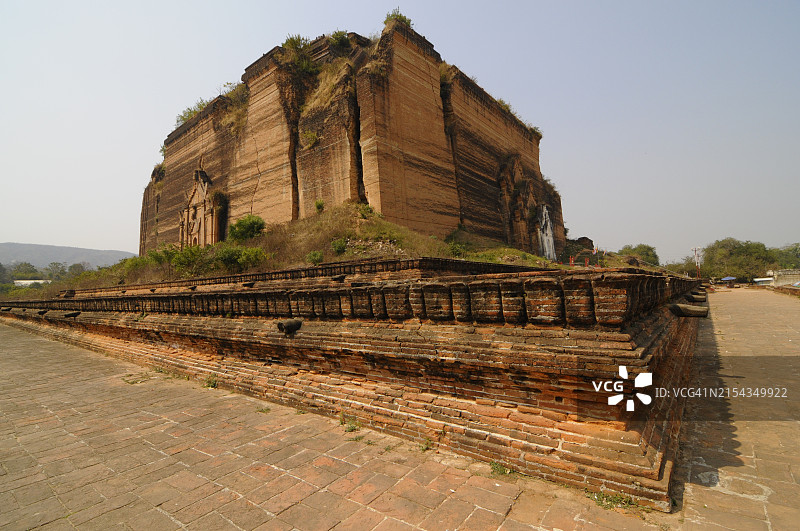 缅甸实皆省敏贡未完工的佛塔图片素材