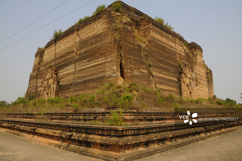 缅甸实皆省敏贡未完工的佛塔图片素材