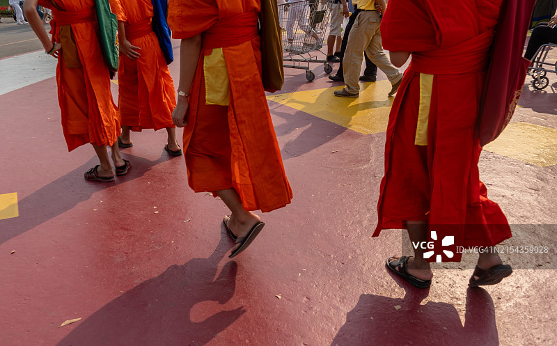 泰国清迈皇家公园万佛节庆典僧侣图片素材