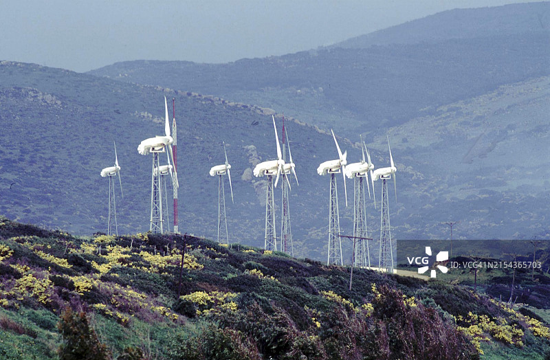 西班牙阿尔梅里亚附近的生态风车公园图片素材