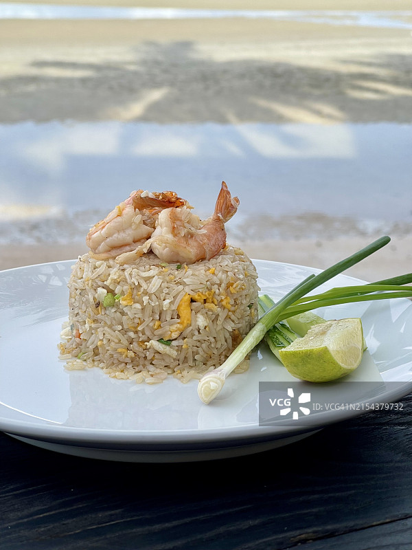 象岛海滩上的早餐图片素材