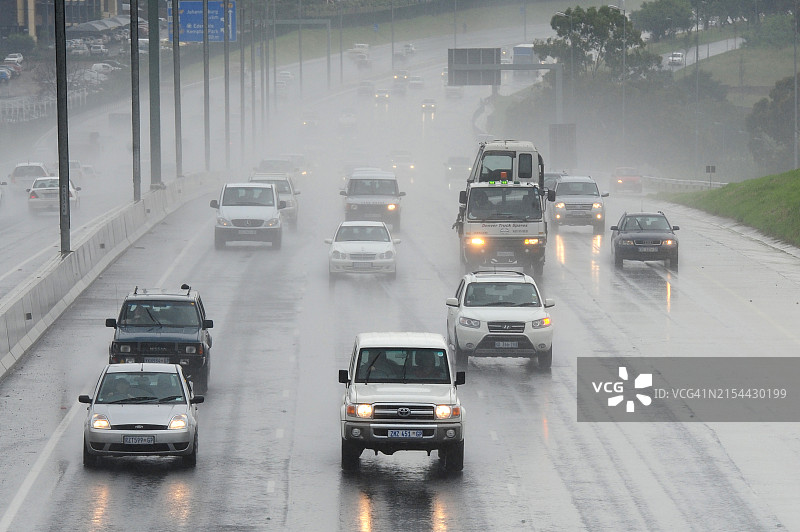 约翰内斯堡高速公路上的大雨图片素材