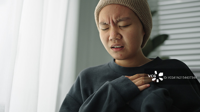 青少年患者咳嗽胸痛图片素材