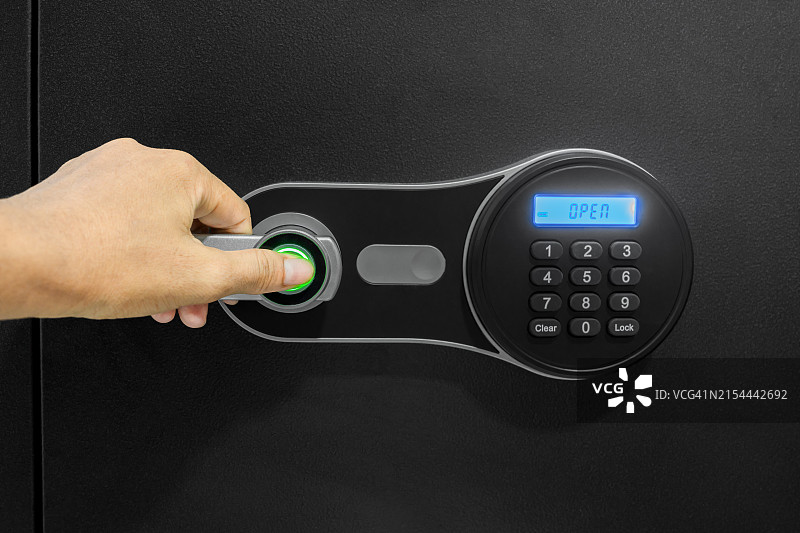 手部扫描指纹打开保险箱图片素材