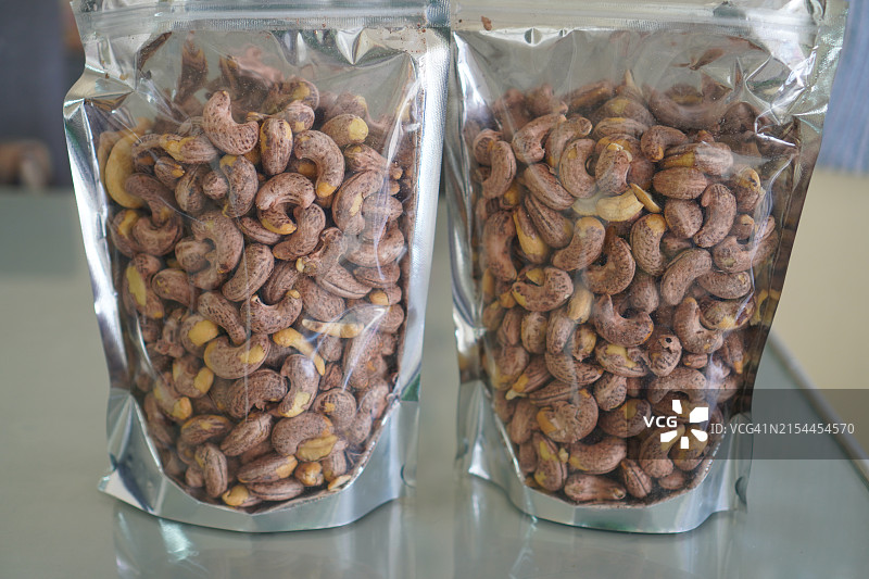 盐焗腰果（塑料拉链袋装）图片素材